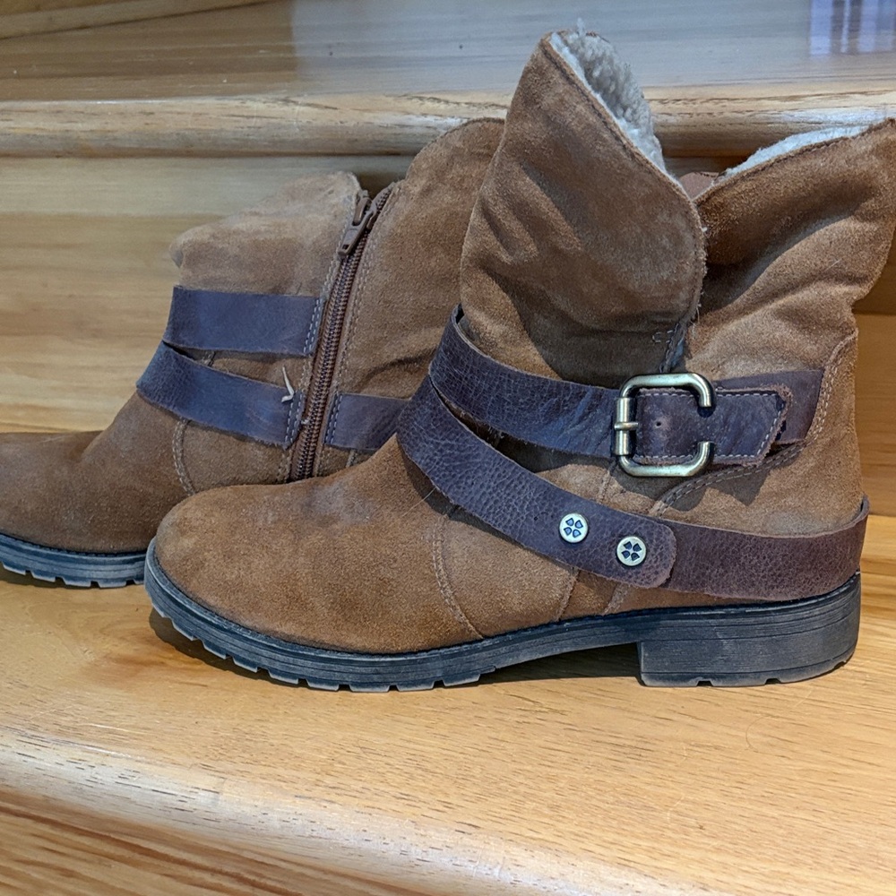 Naturalizer Tan and Brown Winter Boots